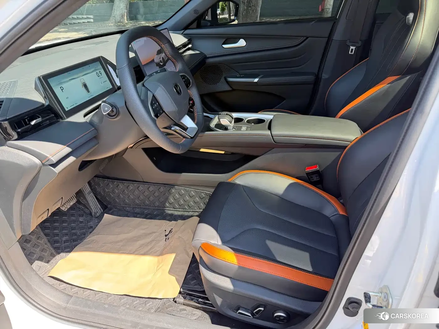 Chang'an UNI-V 2025 Белый из Китая