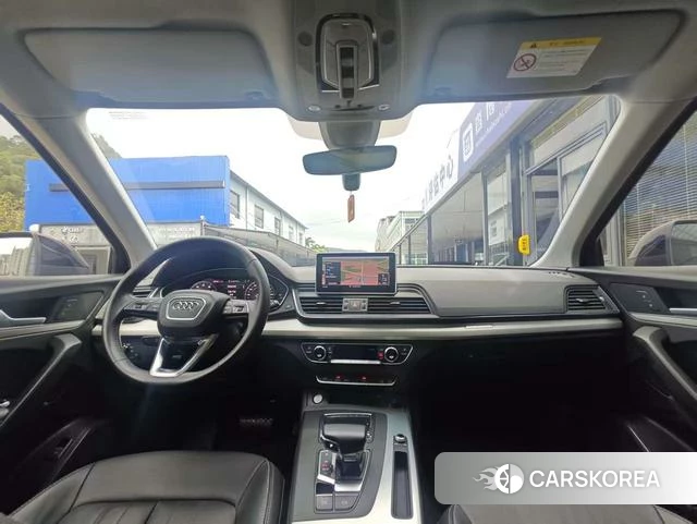 Audi Q5L 2021 Черный из Китая