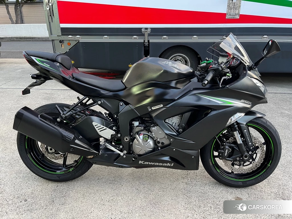 Проданный Kawasaki NINJA ZX-6R 2016 из Японии