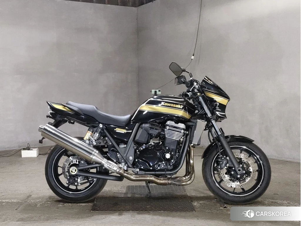 Проданный Kawasaki ZRX 1200 2016 из Японии