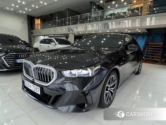 BMW 5 Series (G60) 2024 Серый из Кореи