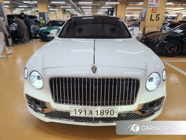 Bentley Flying Spur 3rd Generation 2021 Белый из Кореи