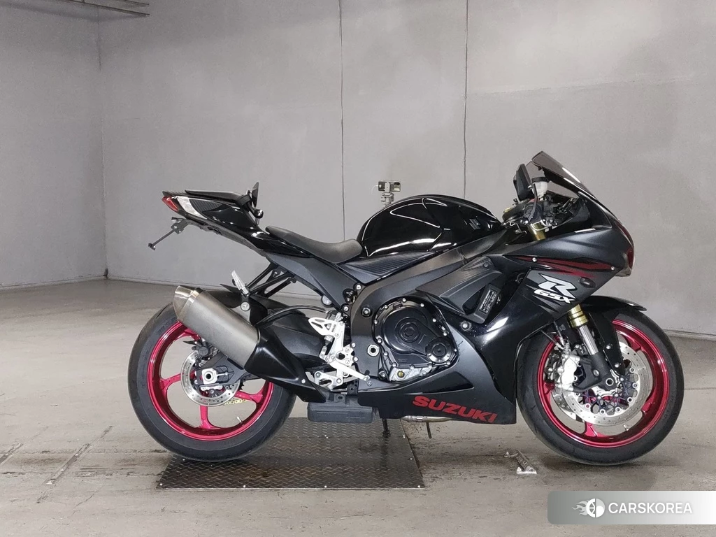 Проданный Suzuki GSX-R750 2011 из Японии, фото 2