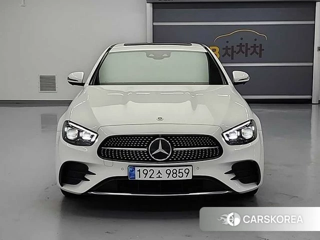 Mercedes-Benz E-Class W213 2023 Белый из Кореи