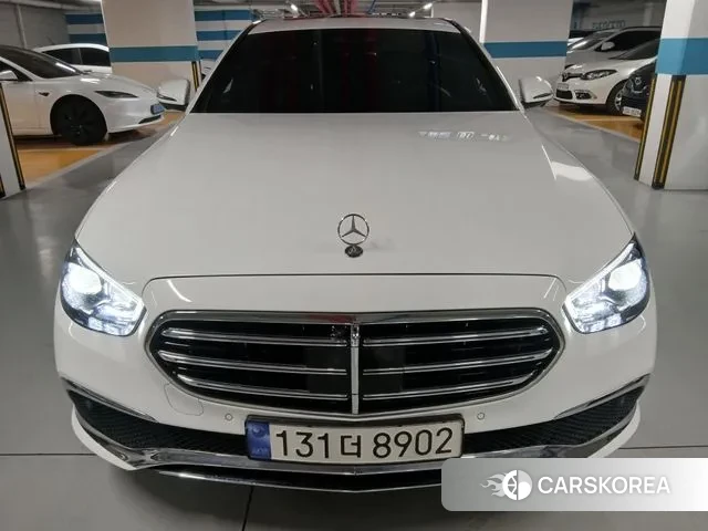 Mercedes-Benz E-Class W213 2023 Белый из Кореи