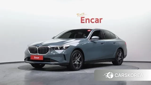 BMW 5 Series (G60) 2024 Небесно-голубой из Кореи