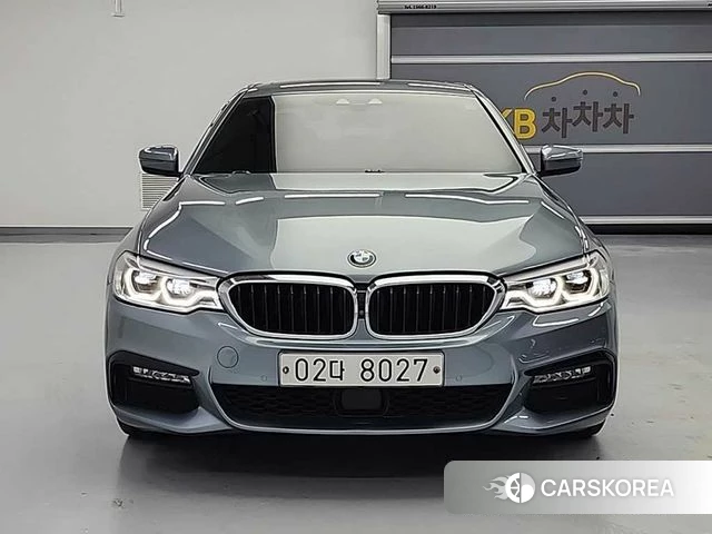 BMW 5 Series (G30) 2018 Небесно-голубой из Кореи