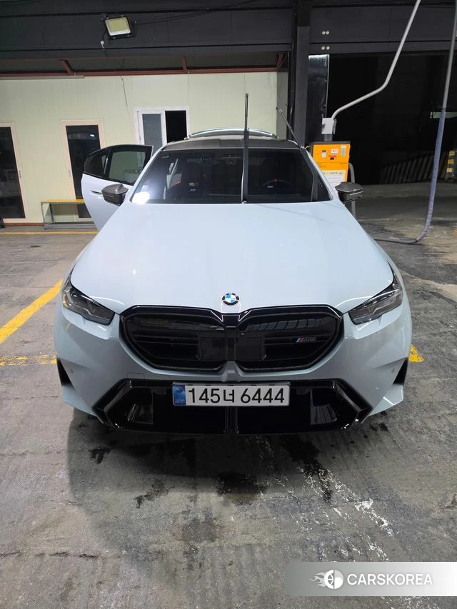 BMW M5 (G90) 2026 Серебристо-серый из Кореи