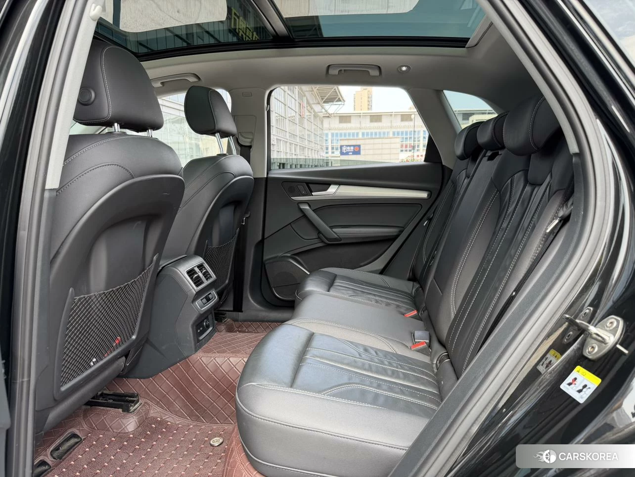 Audi Q5L 2021 Черный из Китая