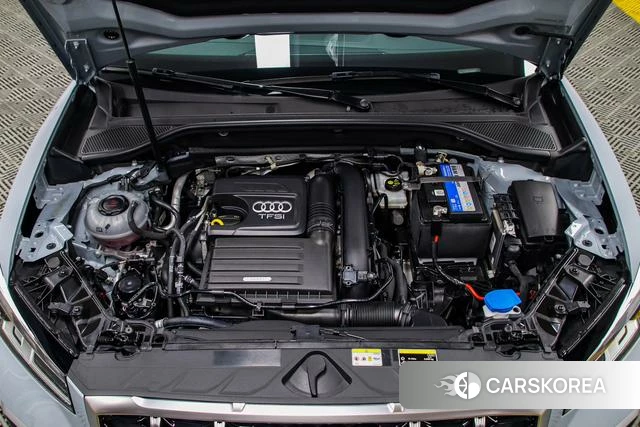 Audi Q2L 2022 Серебристо-серый из Китая