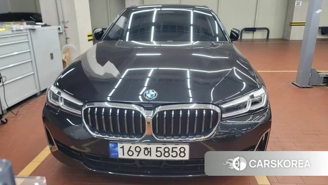 BMW 5 Series (G30) 2023 Черный из Кореи
