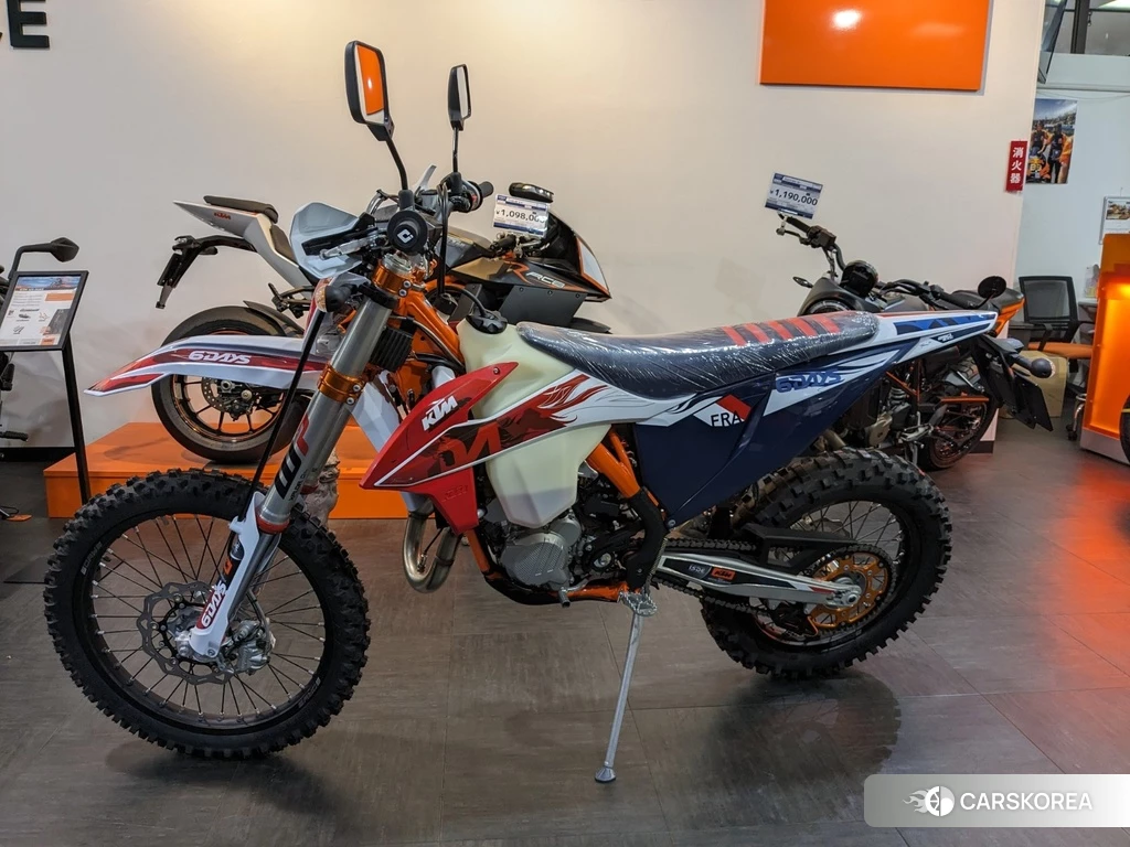Проданный KTM 250 EXC-F SIX DAYS 2023 из Японии, фото 2