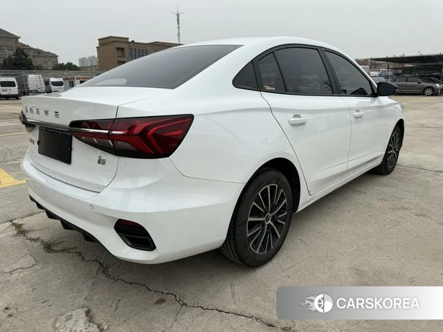 Roewe i5 2023 Белый из Китая
