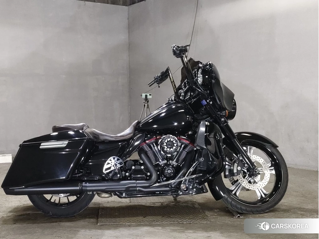 Проданный Harley-Davidson Street Glide FLHXS1870 2019 из Японии