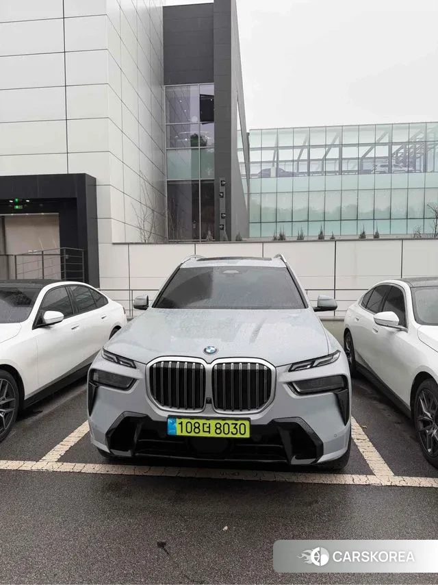 BMW X7 (G07) 2024 Цвет галактики из Кореи