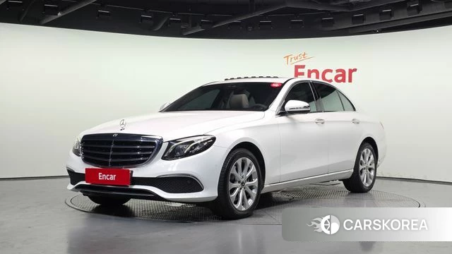 Mercedes-Benz E-Class W213 2019 Белый из Кореи