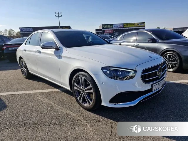 Mercedes-Benz E-Class W213 2022 Белый из Кореи