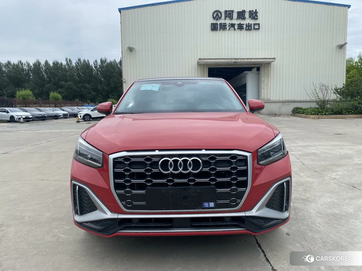 Audi Q2L 2021 Красный из Китая