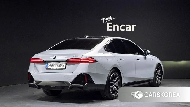 BMW 5 Series (G60) 2025 Цвет галактики из Кореи