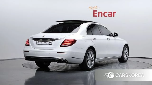 Mercedes-Benz E-Class W213 2019 Белый из Кореи