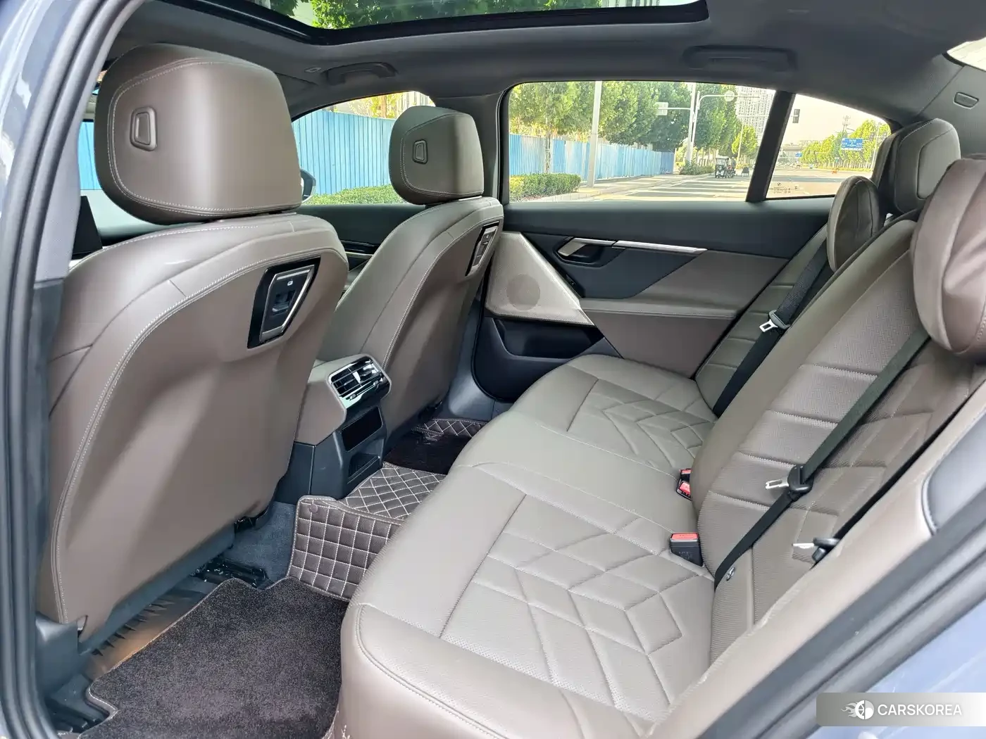 BMW i5 2024 Silver/gray из Китая