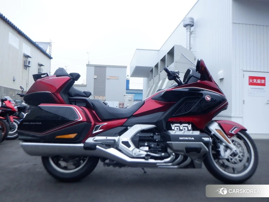 Проданный Honda GL1800 TOUR DCT 2018 из Японии, фото 2
