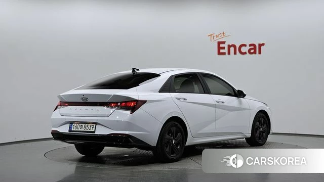 Hyundai Avante Hybrid (CN7) 2021 Белый из Кореи
