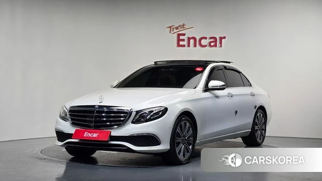 Mercedes-Benz E-Class W213 2018 Белый из Кореи
