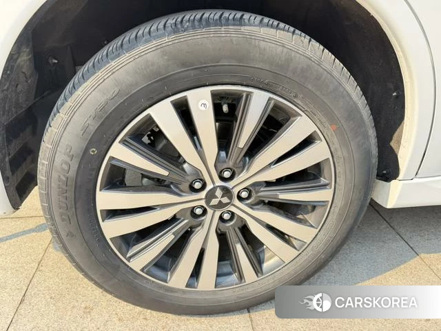 Mitsubishi  Outlander 2023 Белый из Китая