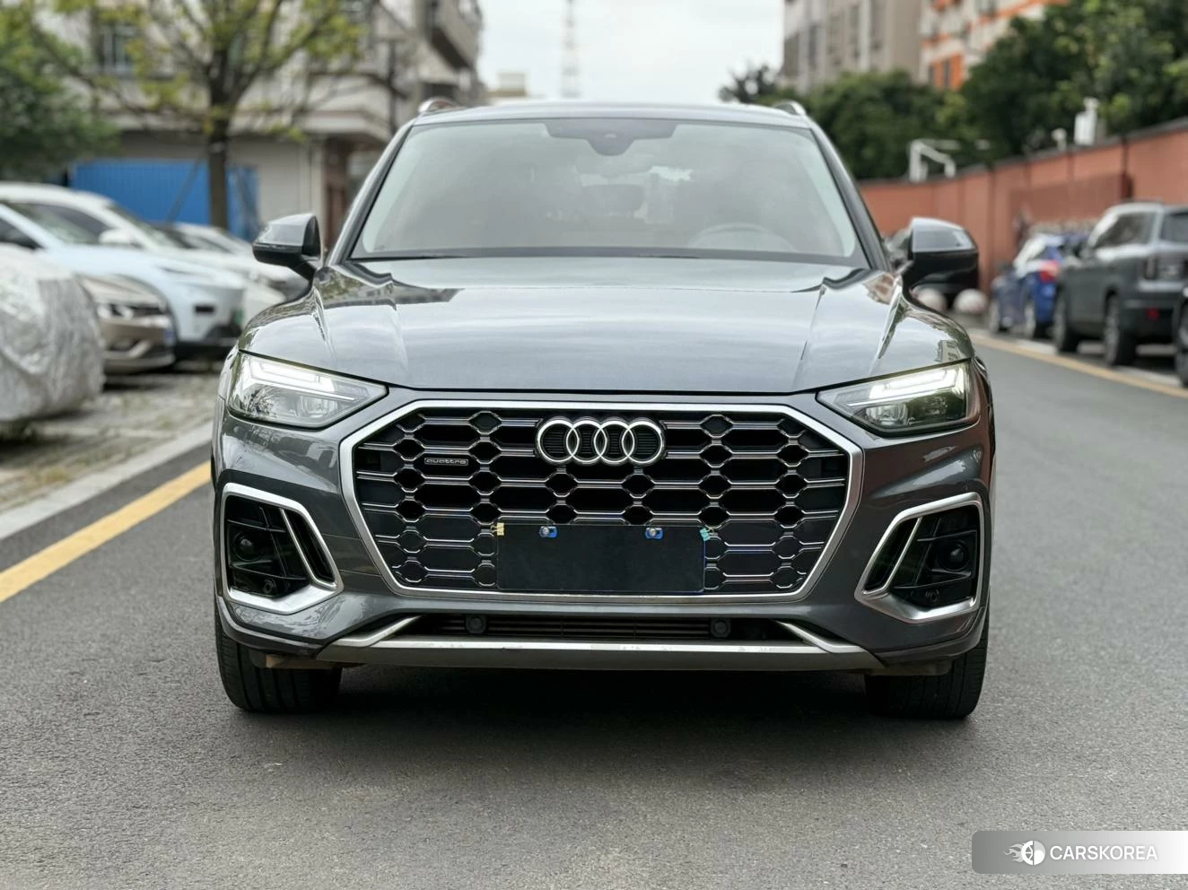 Audi Q5L 2021 Серебристо-серый из Китая