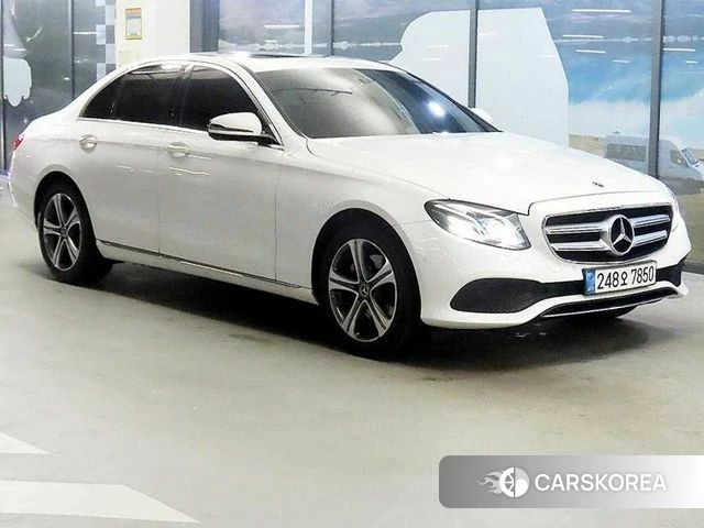 Mercedes-Benz E-Class W213 2018 Белый из Кореи