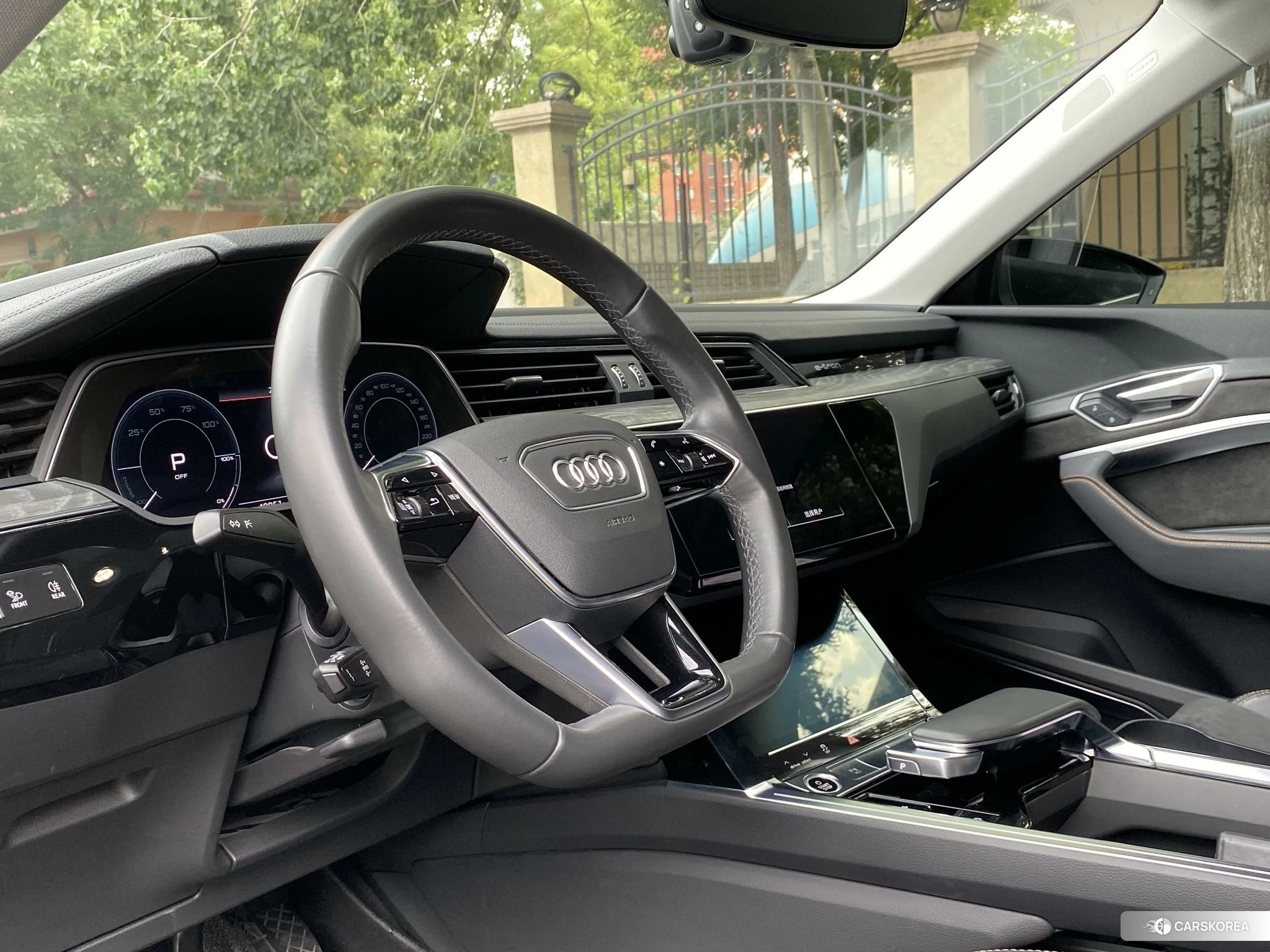 Audi e-tron 2021 Темно-серый из Китая