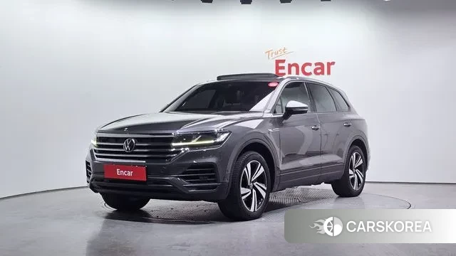 Volkswagen Touareg 3rd generation 2020 Серебристо-серый из Кореи