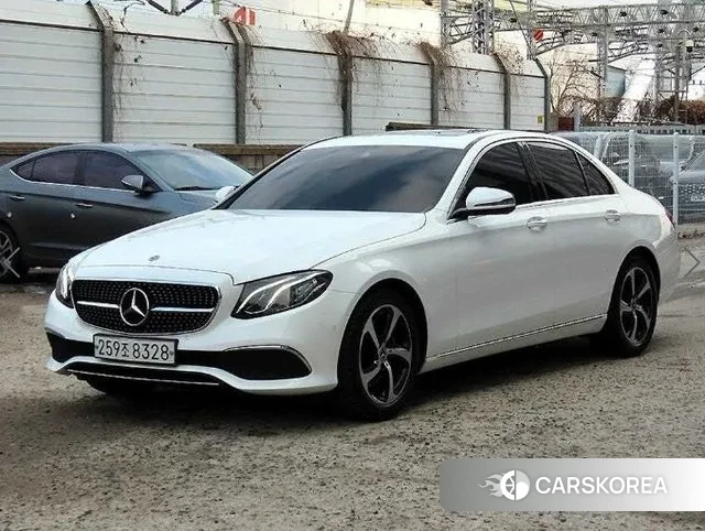 Mercedes-Benz E-Class W213 2019 Белый из Кореи