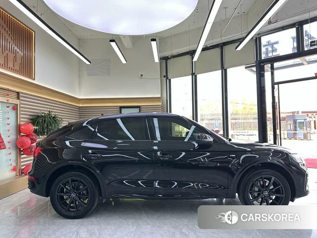 Audi Q5L Sportback 2022 Черный из Китая