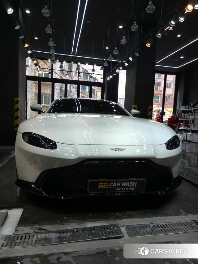 Aston Martin Vantage 2nd Generation 2019 Белый из Кореи