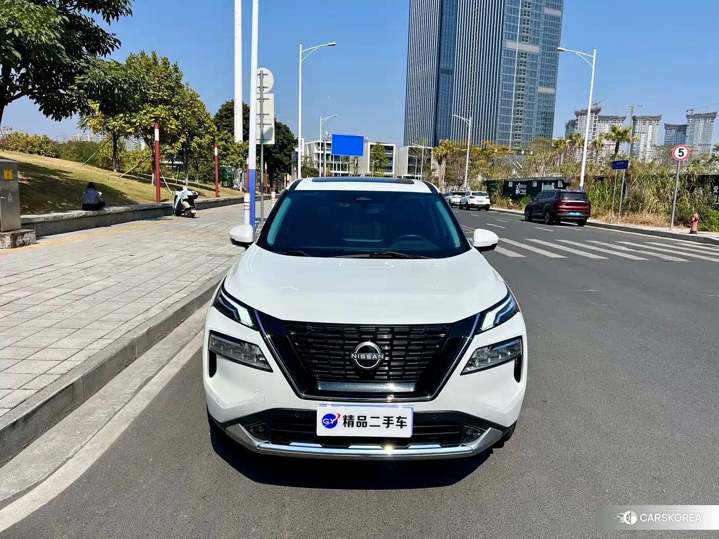 Nissan Qijun 2024 Белый из Китая