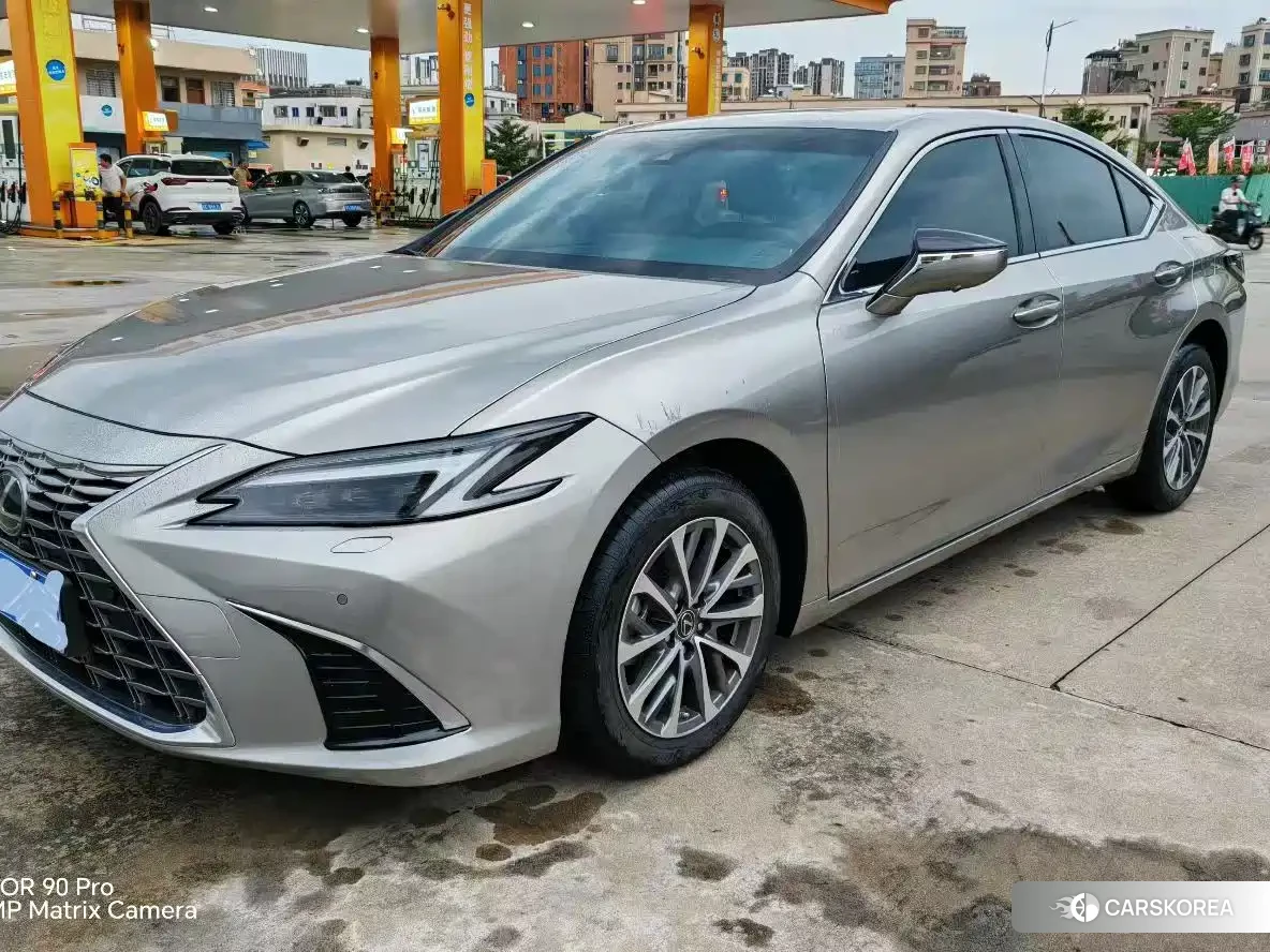 Lexus ES 2025 Silver/gray из Китая