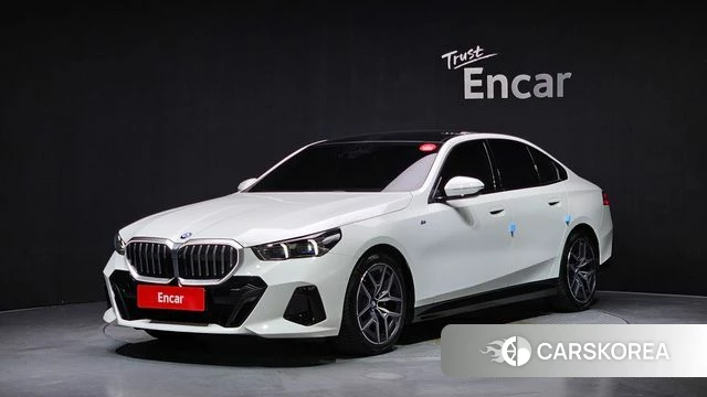 BMW 5 Series (G60) 2023 Белый из Кореи