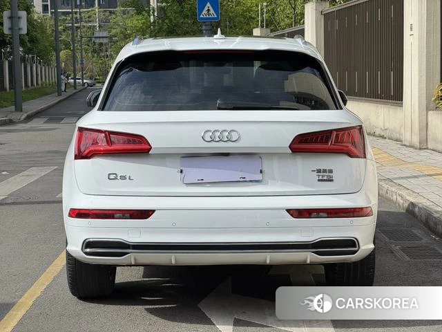 Audi Q5L 2021 Белый из Китая