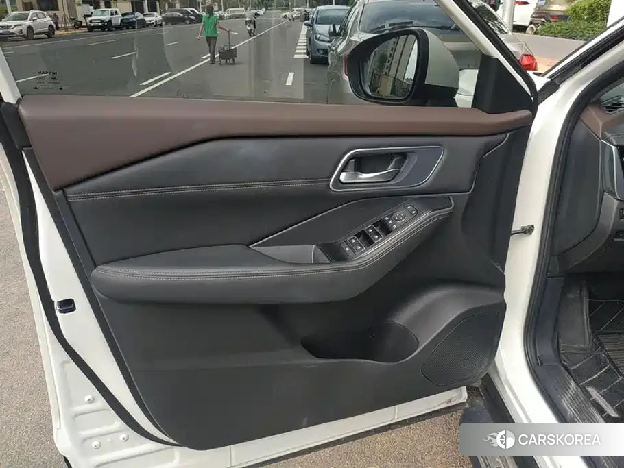 Nissan Qijun 2021 Белый из Китая