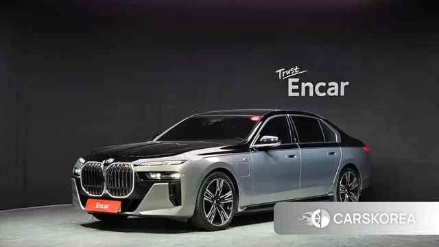 BMW 7 Series (G70) 2023 Серебряный двухцветный из Кореи
