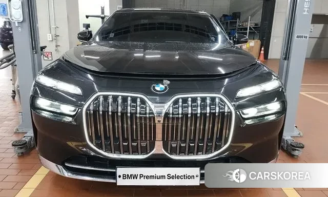 BMW 7 Series (G70) 2023 Черный из Кореи