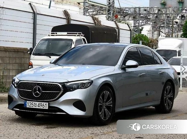 Mercedes-Benz E-Class W214 2024 Серебристо-серый из Кореи