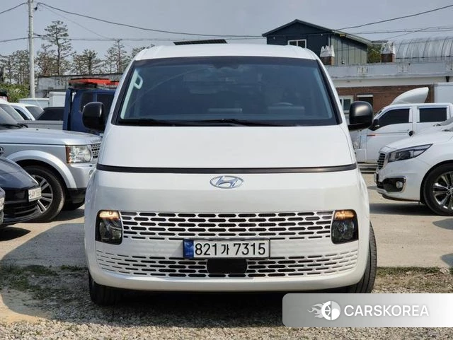 Hyundai Staria 2023 Белый из Кореи
