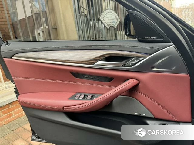 BMW 5 series 2022 Черный из Китая