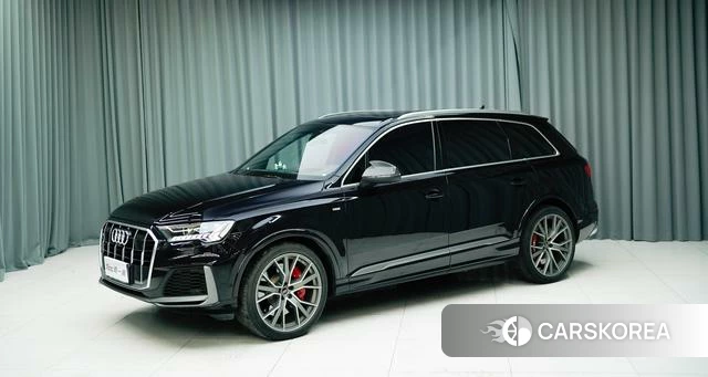 Audi Q7 2021 Черный из Китая