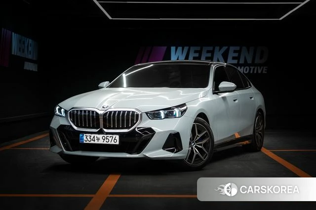 BMW 5 Series (G60) 2025 Светло-серебряный цвет из Кореи