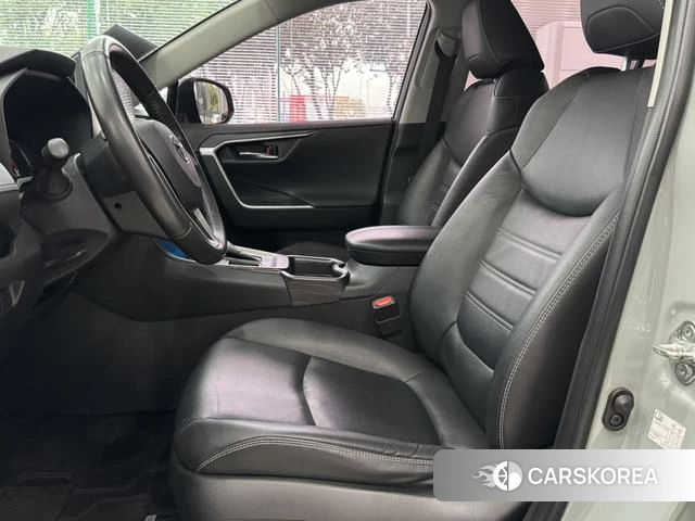 Toyota RAV4 Rongfang 2021 Серебристо-серый из Китая
