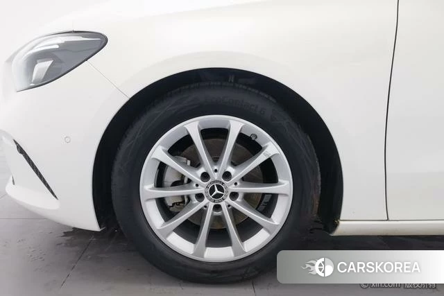 Mercedes-Benz Class B 2022 Белый из Китая
